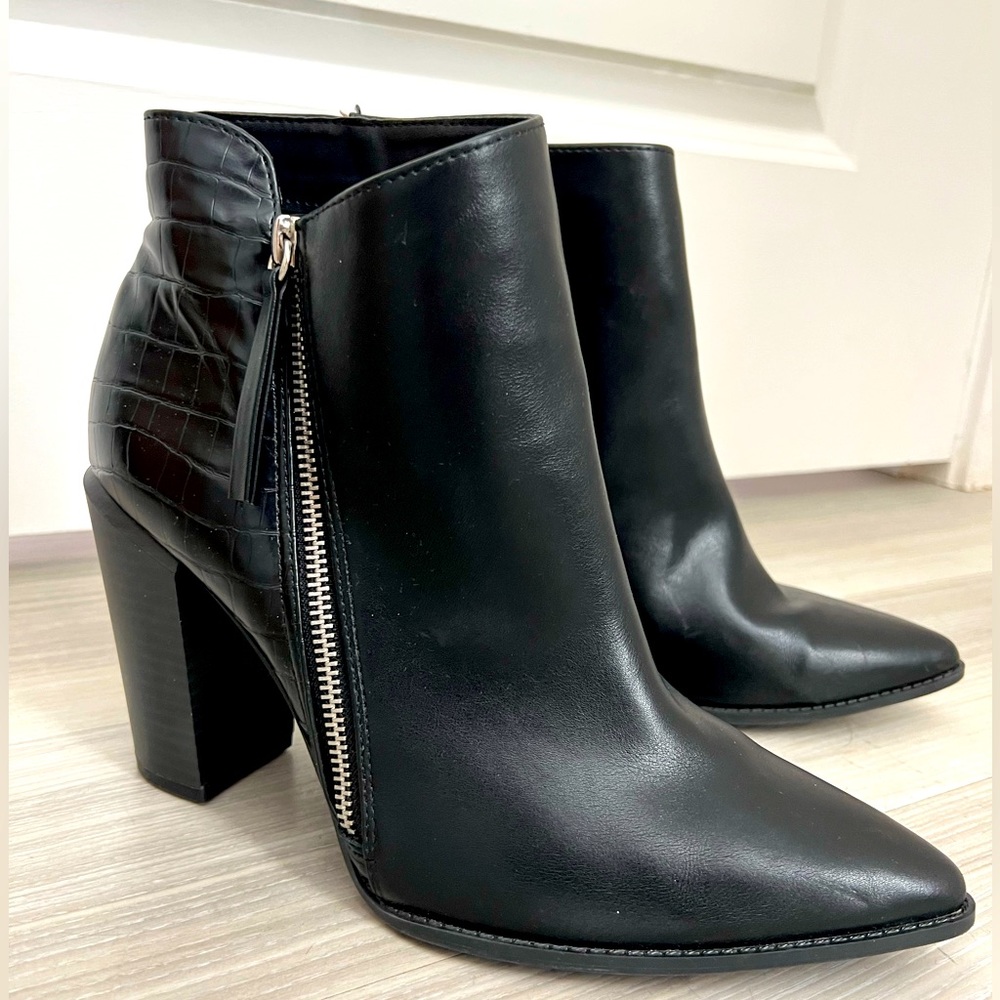 Crocodile Embossed Black Booties Sz 10